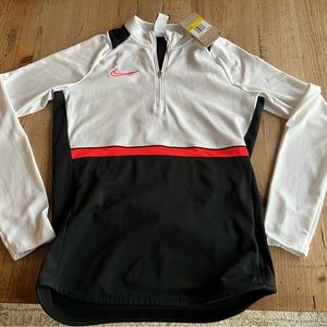 Nike women’s 1/4 zip pullover, size small, white/black